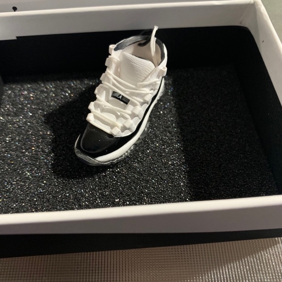 AirPod Case - Picture 5 of 11